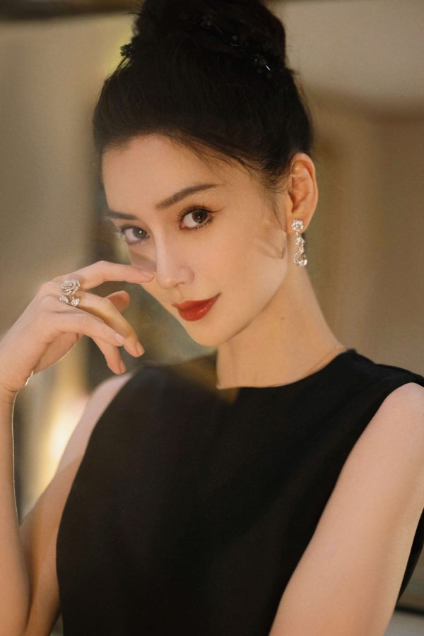 Angelababy 复古优雅 DIOR迪奥小黑裙写真_7
