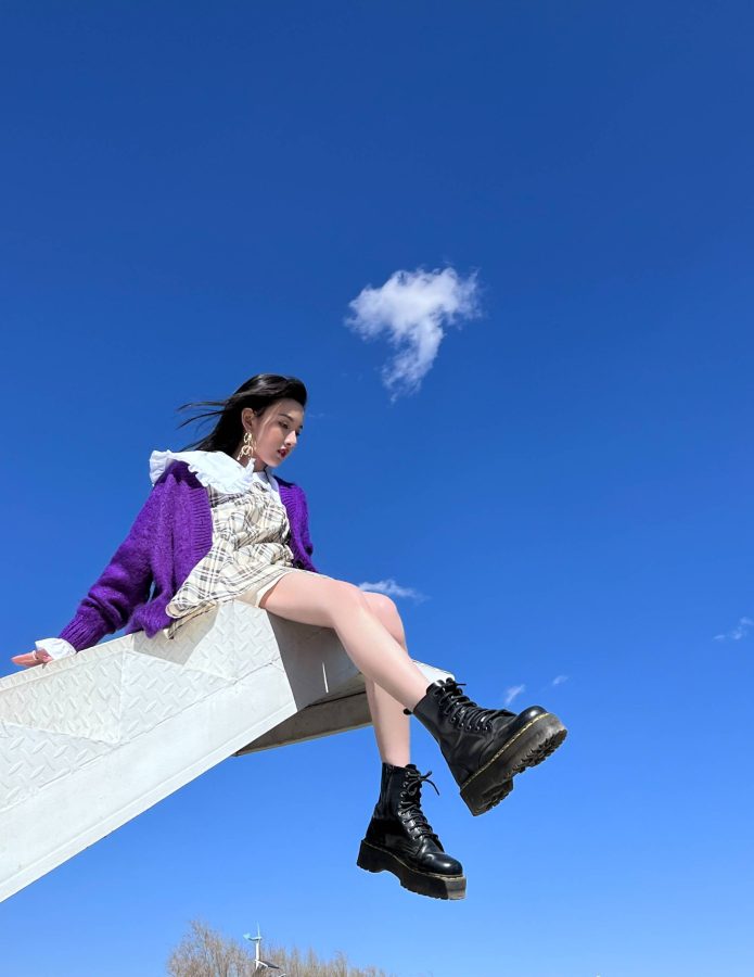宋祖儿蓝天白云《自由的风》写真 大秀纤细美腿_5