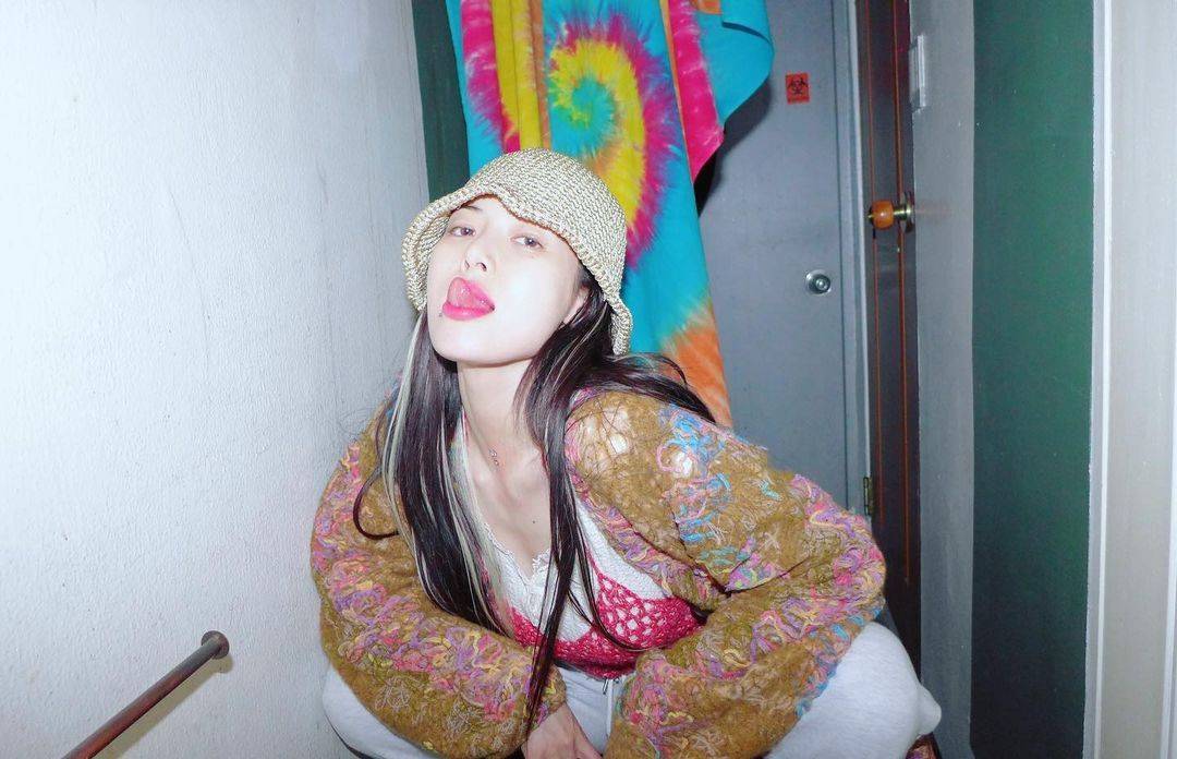 美女金泫雅 吐舌头性感图片_2