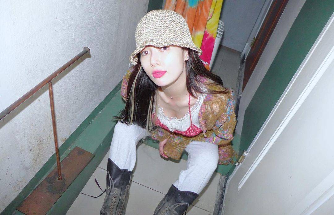 美女金泫雅 吐舌头性感图片_5