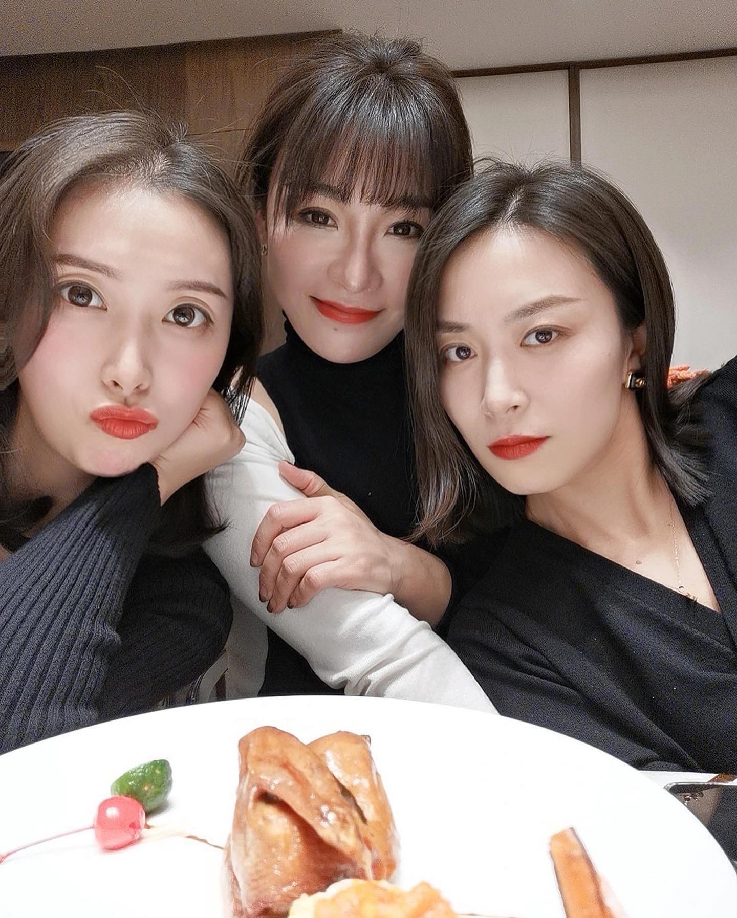 友宝女是什么意思？友宝女美女合照！_2