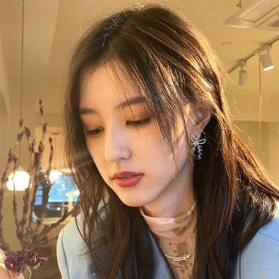 华晨宇绯闻女友演员王悦伊高清正面生活照