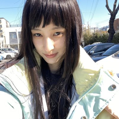 演员王悦一黑色长发素颜照 华晨宇绯闻女友高清图片