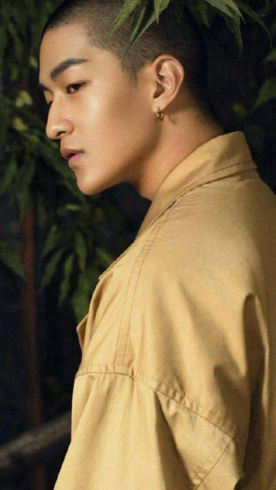 痞帅屈楚萧寸头硬朗高清照片《一闪一闪亮晶晶》男主张万森！_3