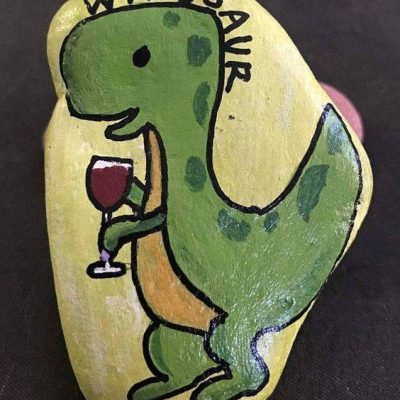 幼儿园卡通绿色小恐龙石头画作品图片精选