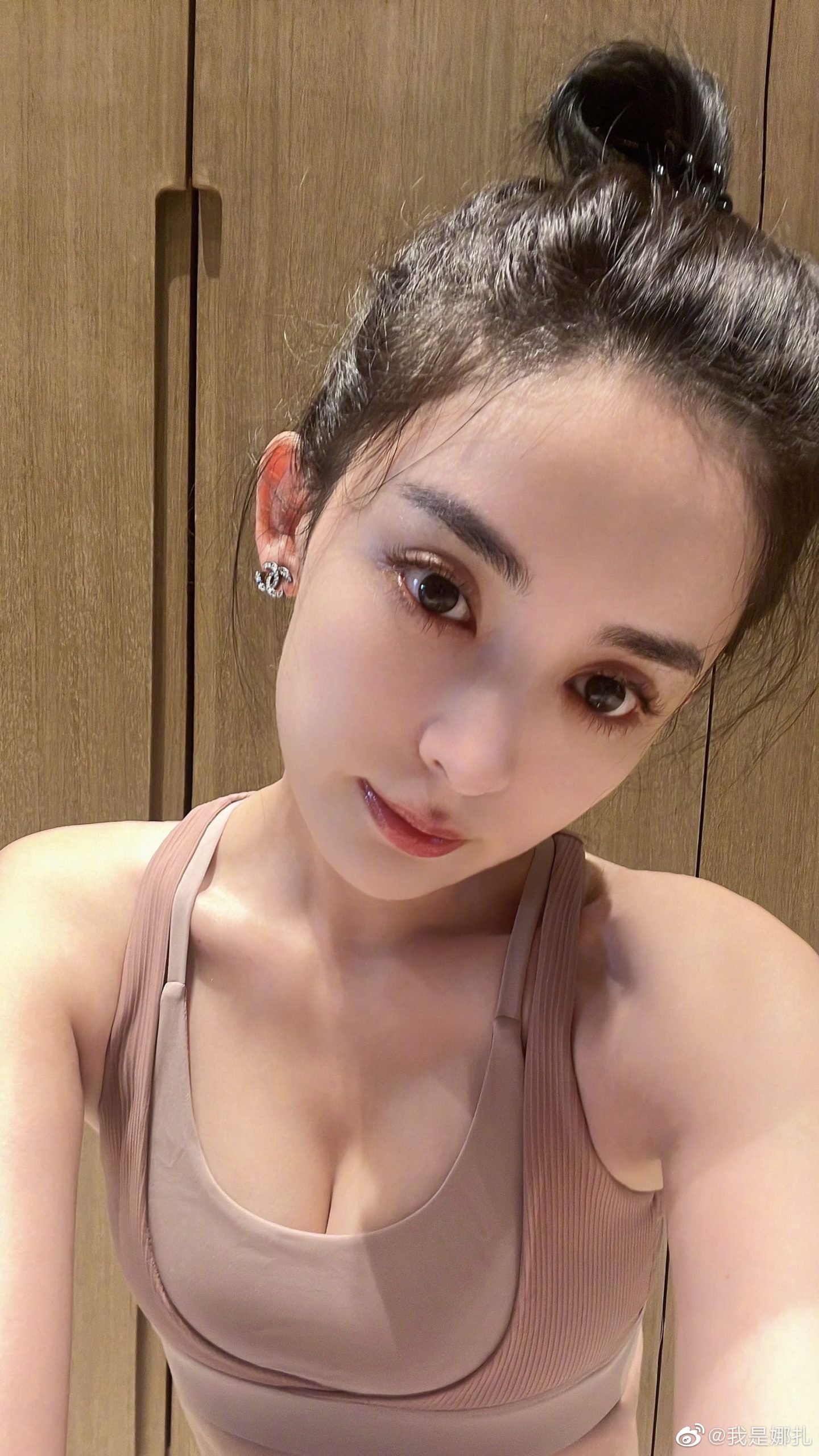 古力娜扎紧身裤健身后自拍_2