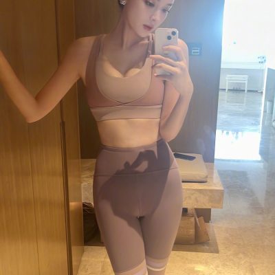 古力娜扎紧身裤健身后自拍