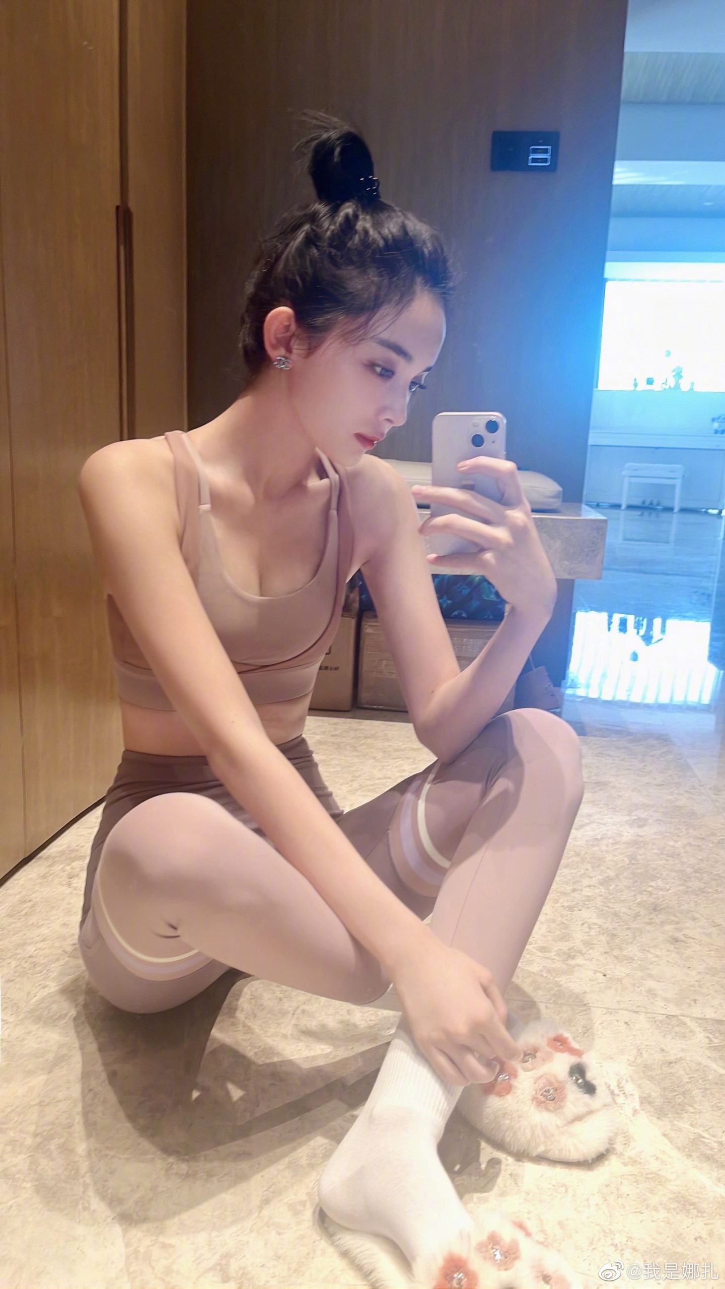 古力娜扎紧身裤健身后自拍_7
