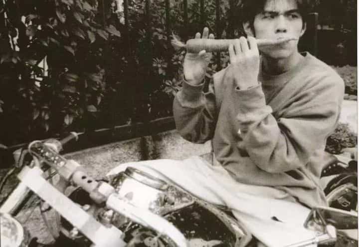 帅气天王巨星周杰伦年轻黑白青涩旧照图片精选_1