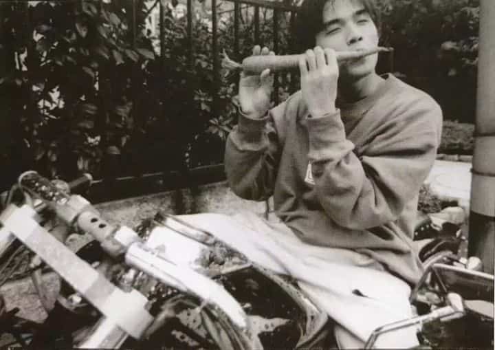 帅气天王巨星周杰伦年轻黑白青涩旧照图片精选_3