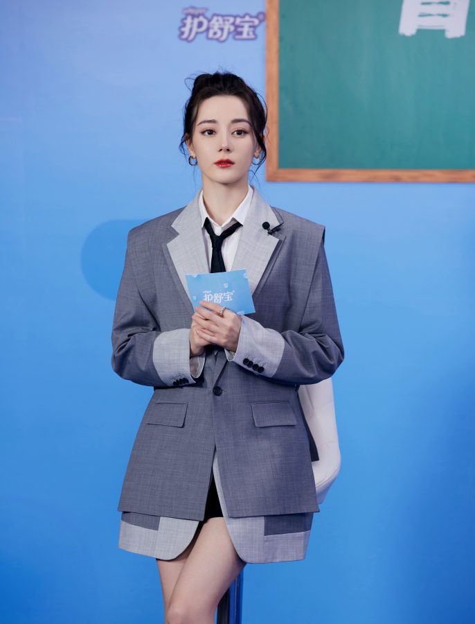 迪丽热巴清纯学姐制服“青春第1课”写真_7