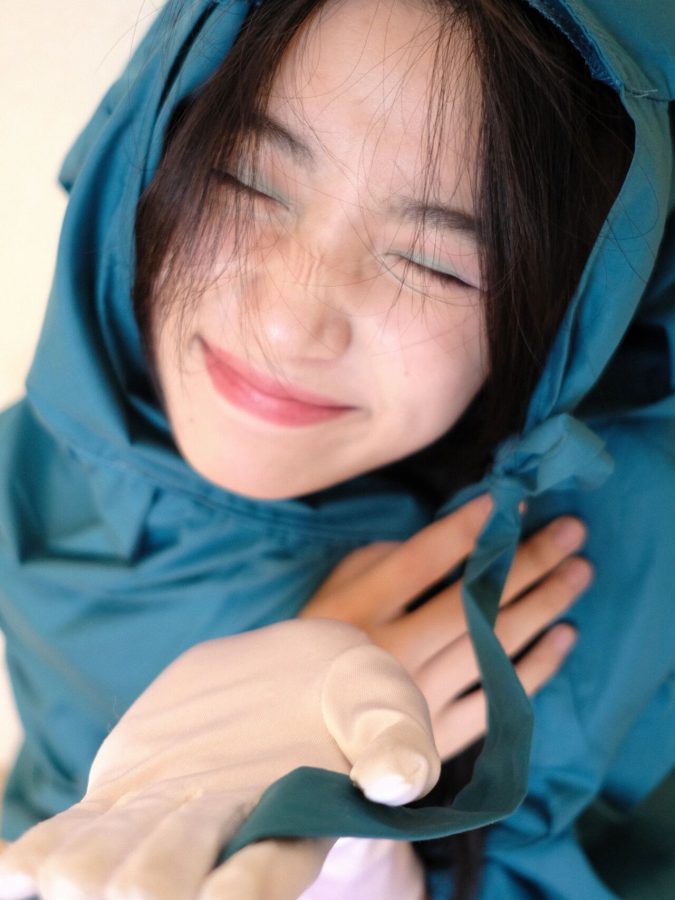 美女校花卢昱晓抱猫咪纯欲写真图_9