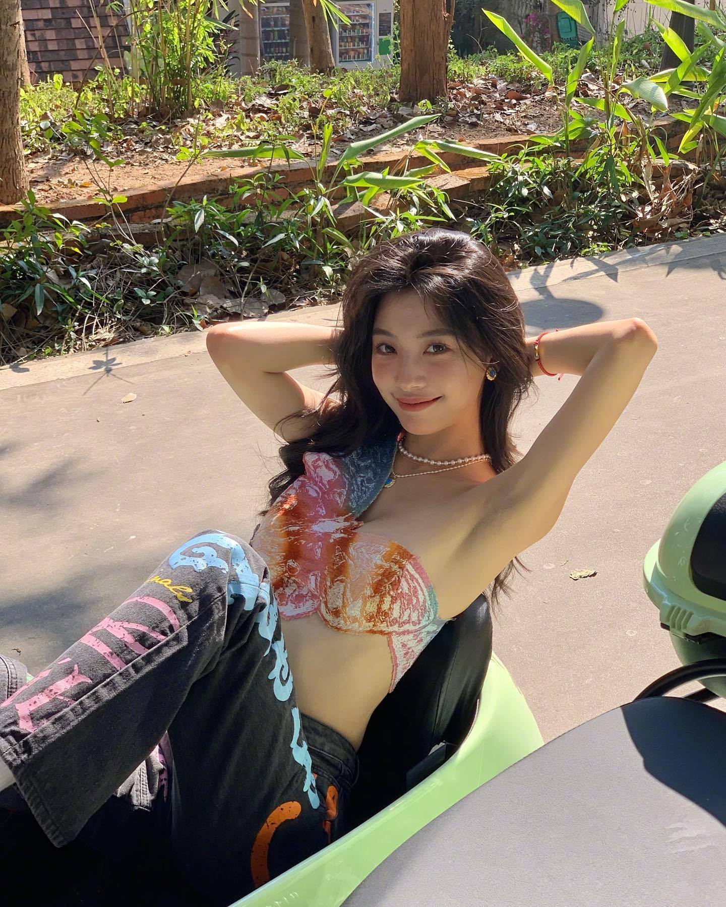 易梦玲爆款蝴蝶内衣写真高清图片_9