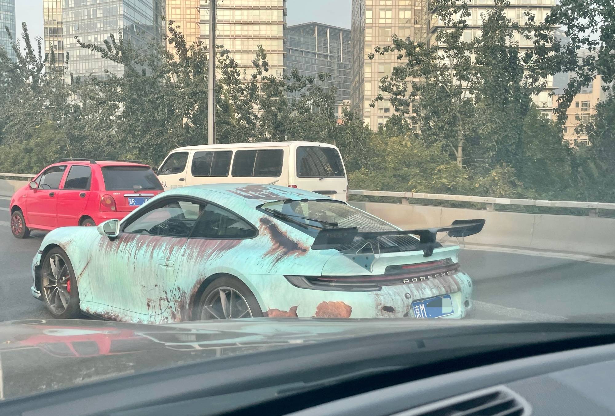 實拍敘利亞風保時捷911 做舊生銹車衣_3