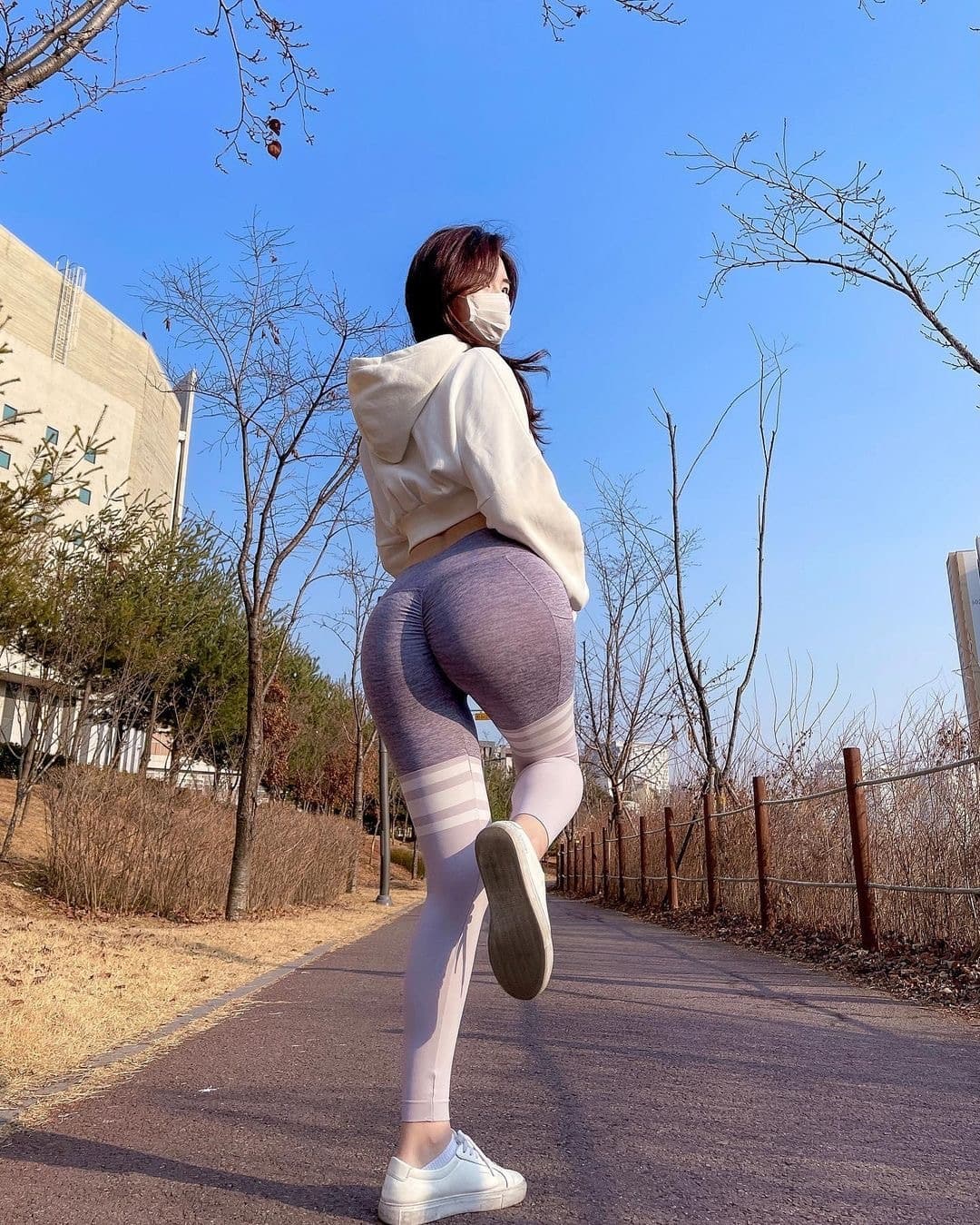 翘臀紧身瑜伽裤妹子中的天花板yyds_1