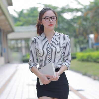 OL职业装眼镜短裙美女秘书图片