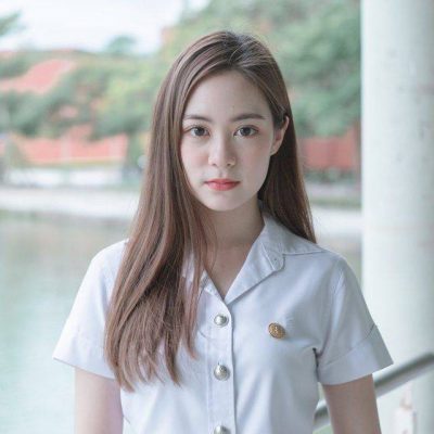 清纯白衬衫短裙学生装美女