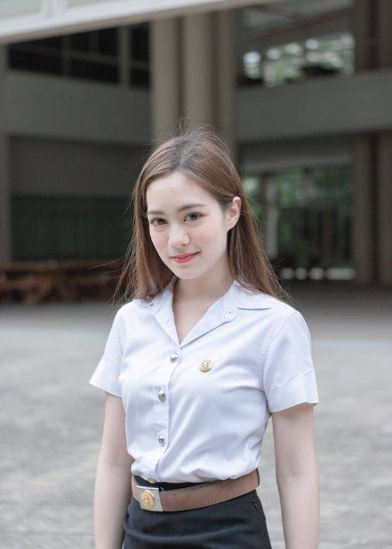 清纯白衬衫短裙学生装美女_10