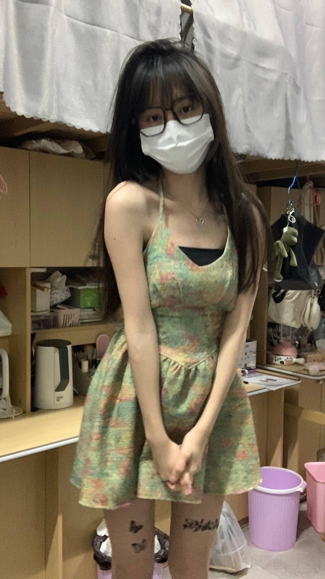 宿舍里新來(lái)的紋身社會(huì)女_1