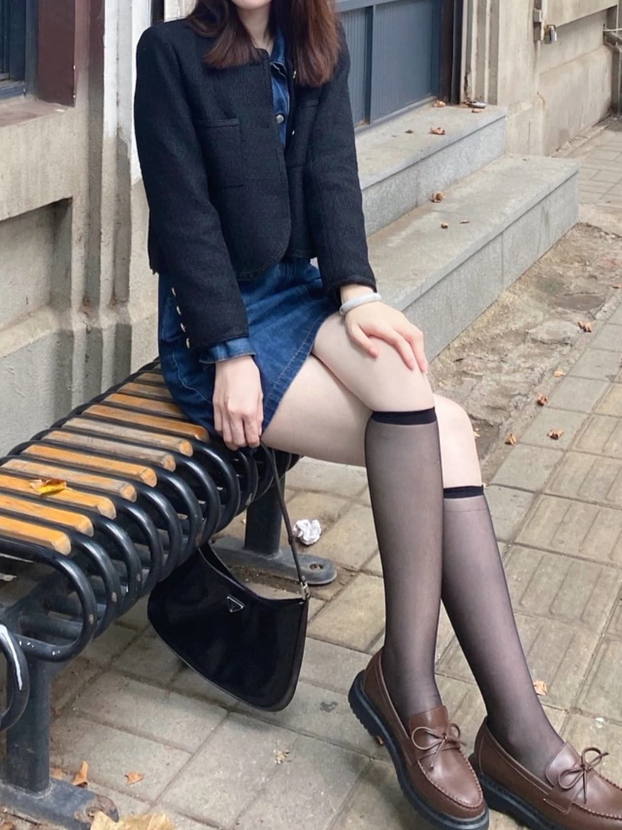 半腿黑丝袜穿搭美女街边自拍_6