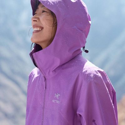 刘雯穿始祖鸟硬壳登山，以山会友，纵享野趣！