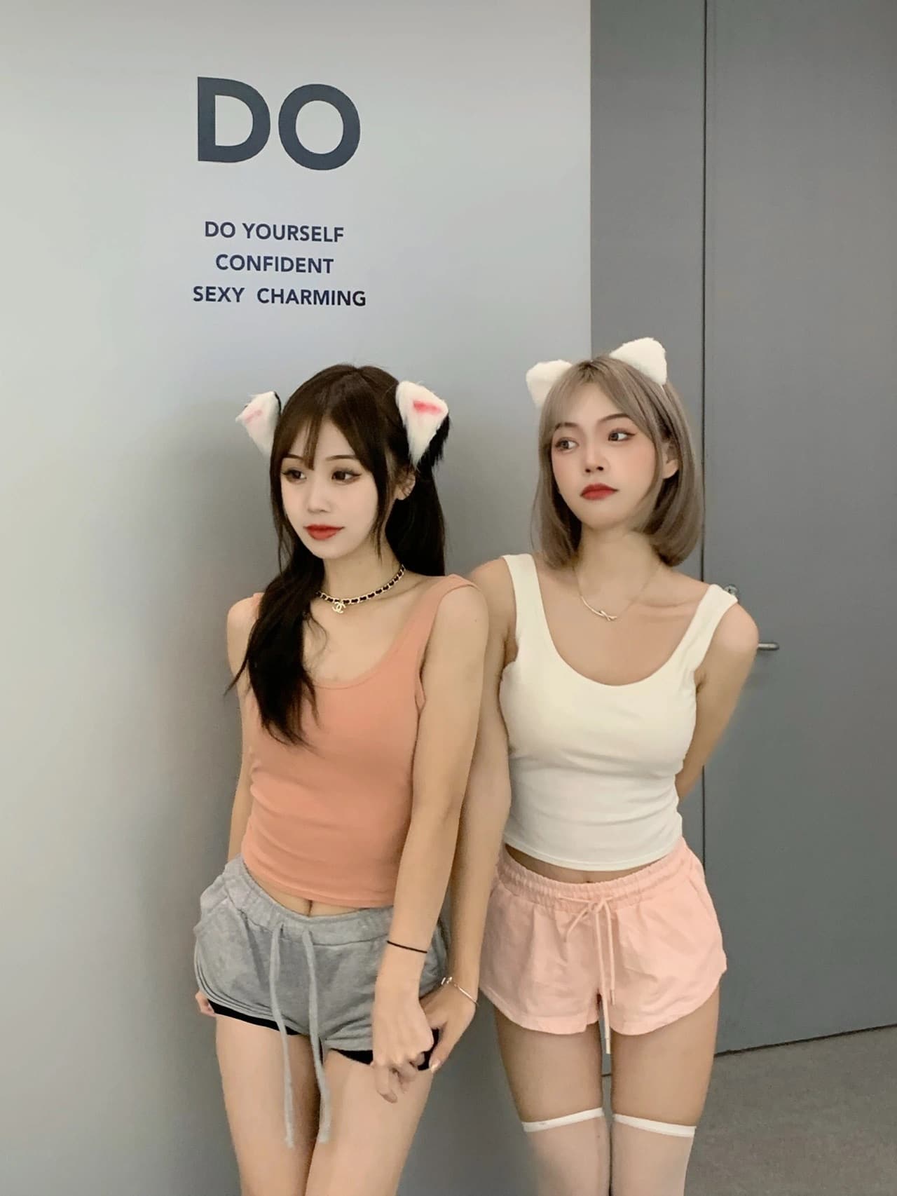 半腿丝袜斩男少女姐妹花_1