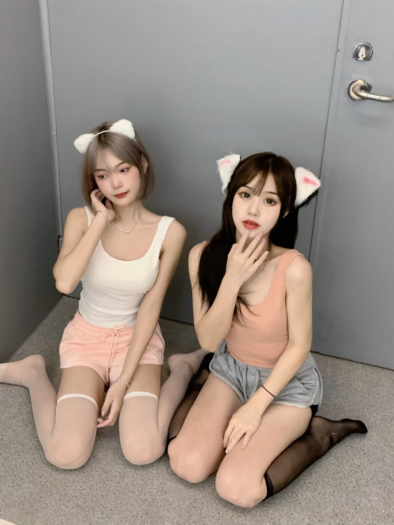半腿丝袜斩男少女姐妹花_2