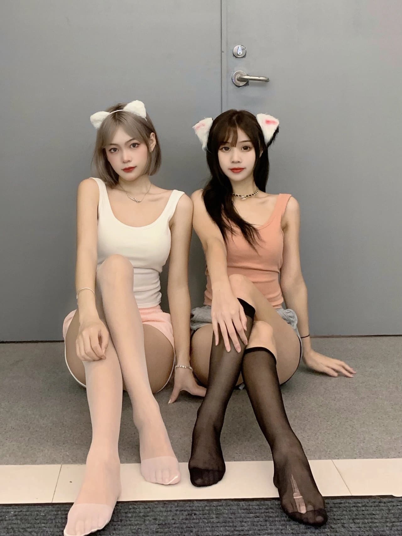 半腿丝袜斩男少女姐妹花_3