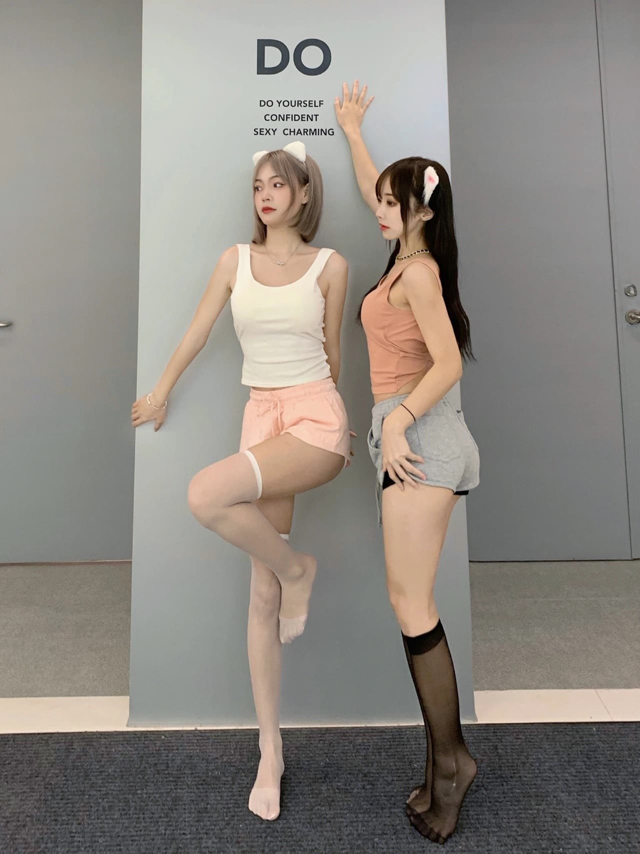 半腿丝袜斩男少女姐妹花_4