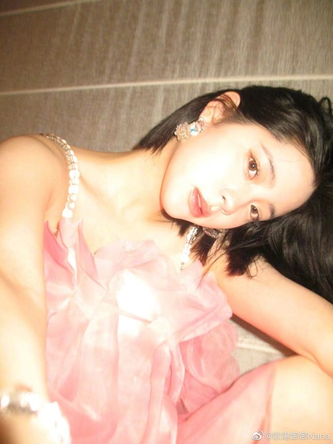 欧阳娜娜粉纱裙手机自拍美照_13