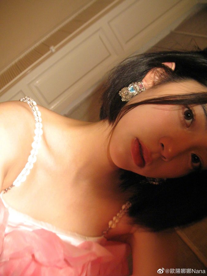 欧阳娜娜粉纱裙手机自拍美照_9