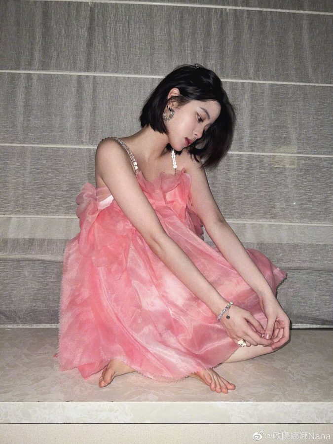 欧阳娜娜粉纱裙手机自拍美照_8