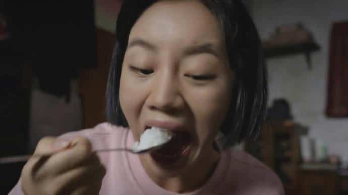 短发女孩干饭人！可爱女生吃吃吃头像图集_9