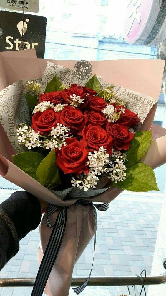 情人节红色玫瑰花花束真实图片 情人节朋友圈配图！_6