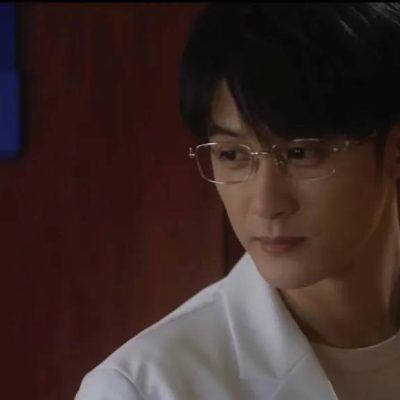 檀健次戴眼镜医生造型帅气照，请把眼镜焊在脸上！