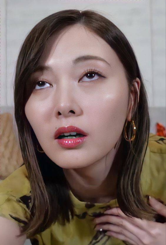 美女白石麻衣翻白眼、吐舌头、闭眼睛、噘嘴吧、开心微笑表情大图_1