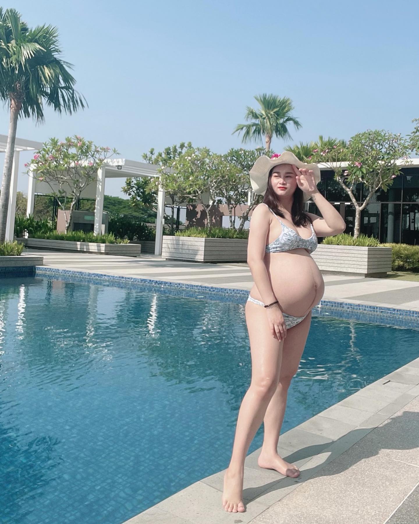 孕晚期美女辣妈大肚子泳装美照_1