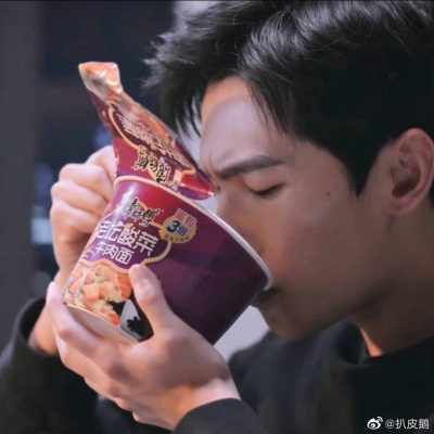《你是我的荣耀》于途/杨洋吃老坛酸菜图片