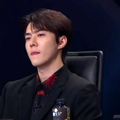 韩国帅气男星吴世勋伸舌头舔嘴唇 性感可爱高清照片集合