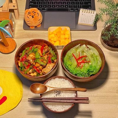 一个人吃饭饭菜美食照片朋友圈配图 生活要有仪式感！
