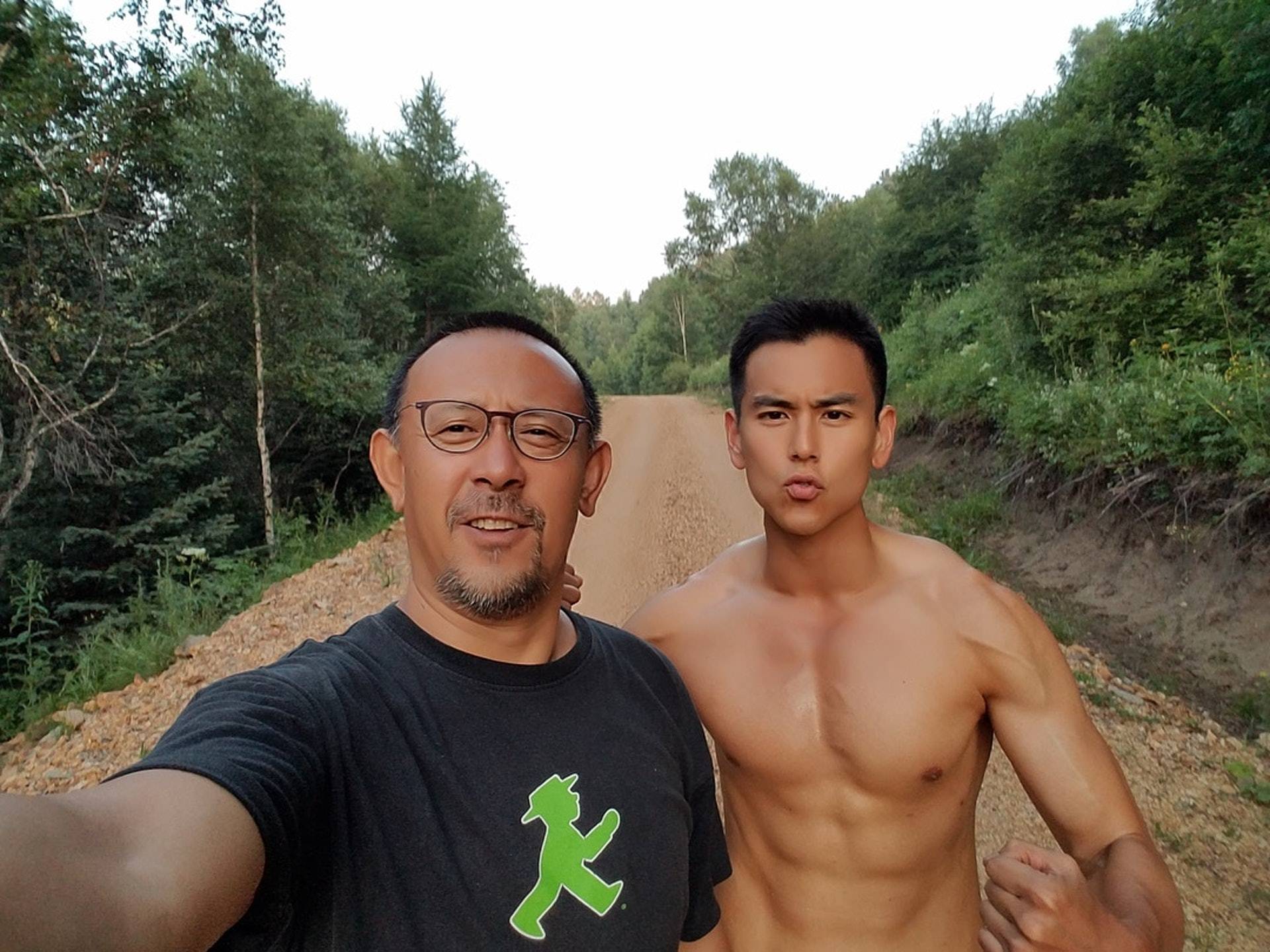 帅气男性彭于晏腹肌肌肉照精选_4