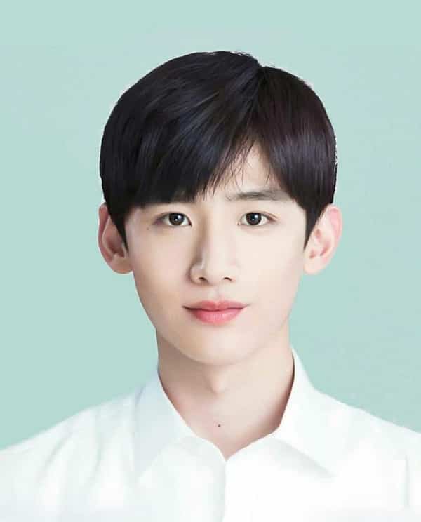 帅气男星白敬亭一寸证件照照片集合_6