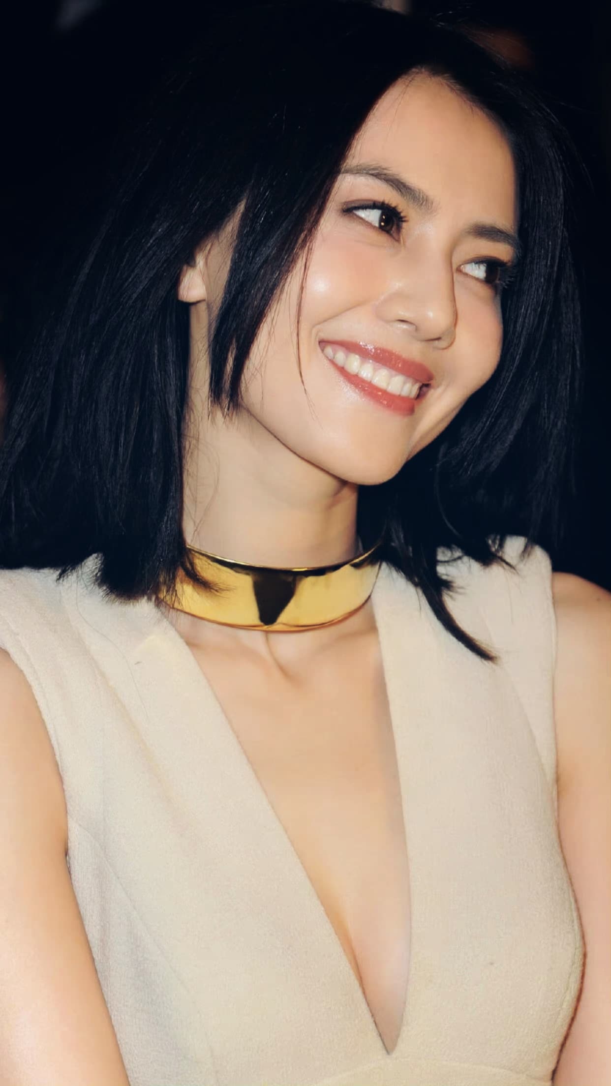 高圆圆深V礼服高清图组_3