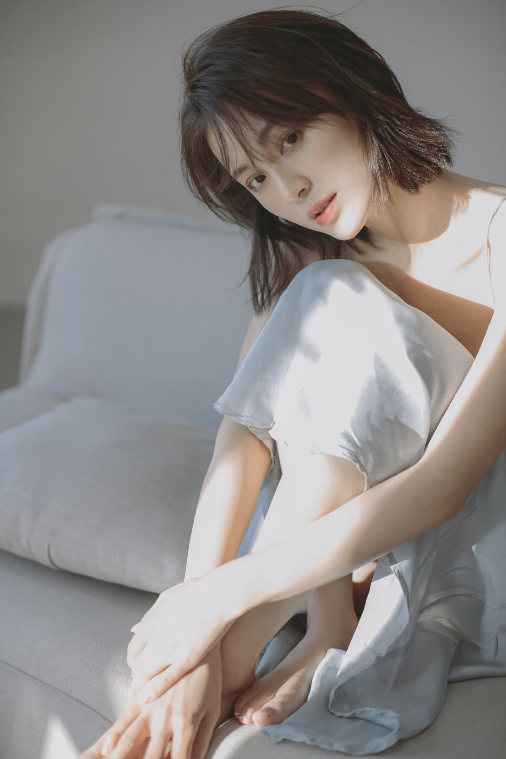 毛林林睡衣吊带裙沙发写真美图_3