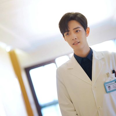 帅气肖战医生服白色长袍高清图片《余生请多指教》顾魏剧照