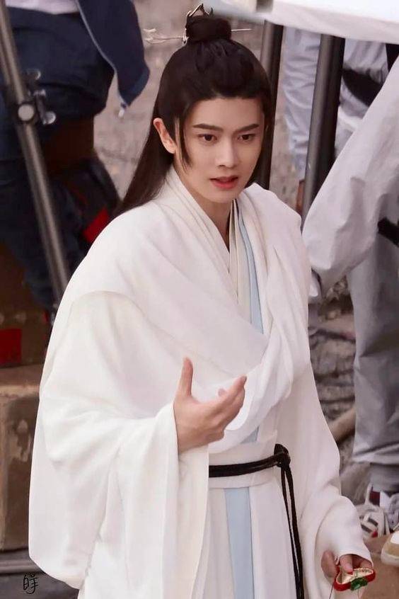 任嘉伦《与君初相识》美男鱼古装剧照 人鱼长意好帅气_4