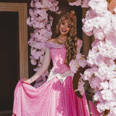 《睡美人》外国美女cosplay爱洛公主高清图片 迪士尼演出现场图