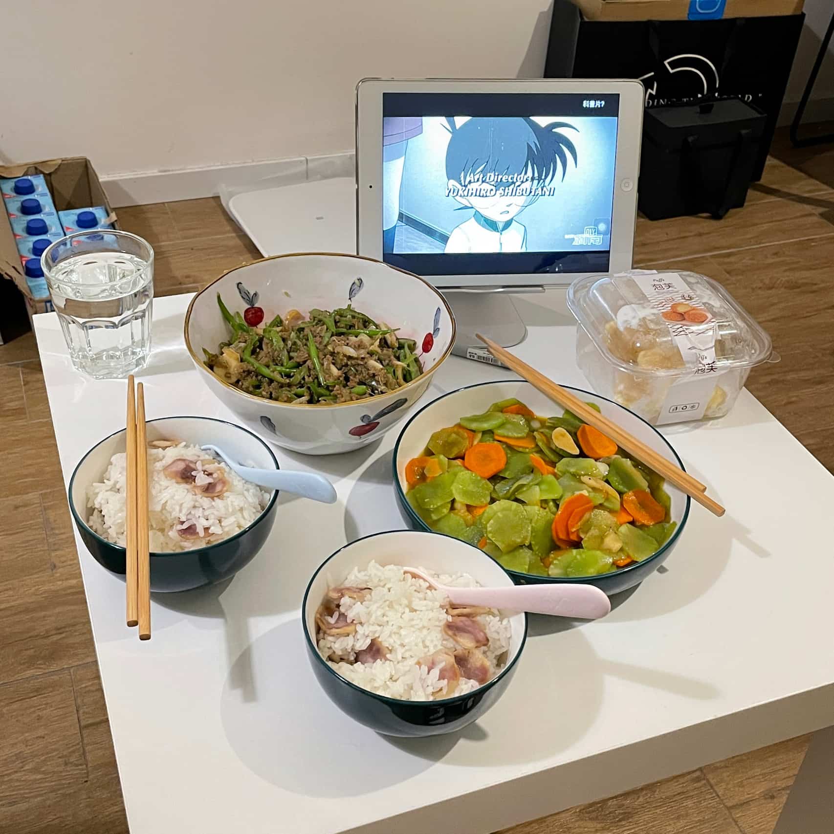 两个人吃饭追剧真实照片 朋友圈低调秀恩爱美食配图_7