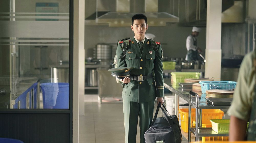 硬汉杨洋帅气绿色军装高清图片《特战荣耀》剧照_7