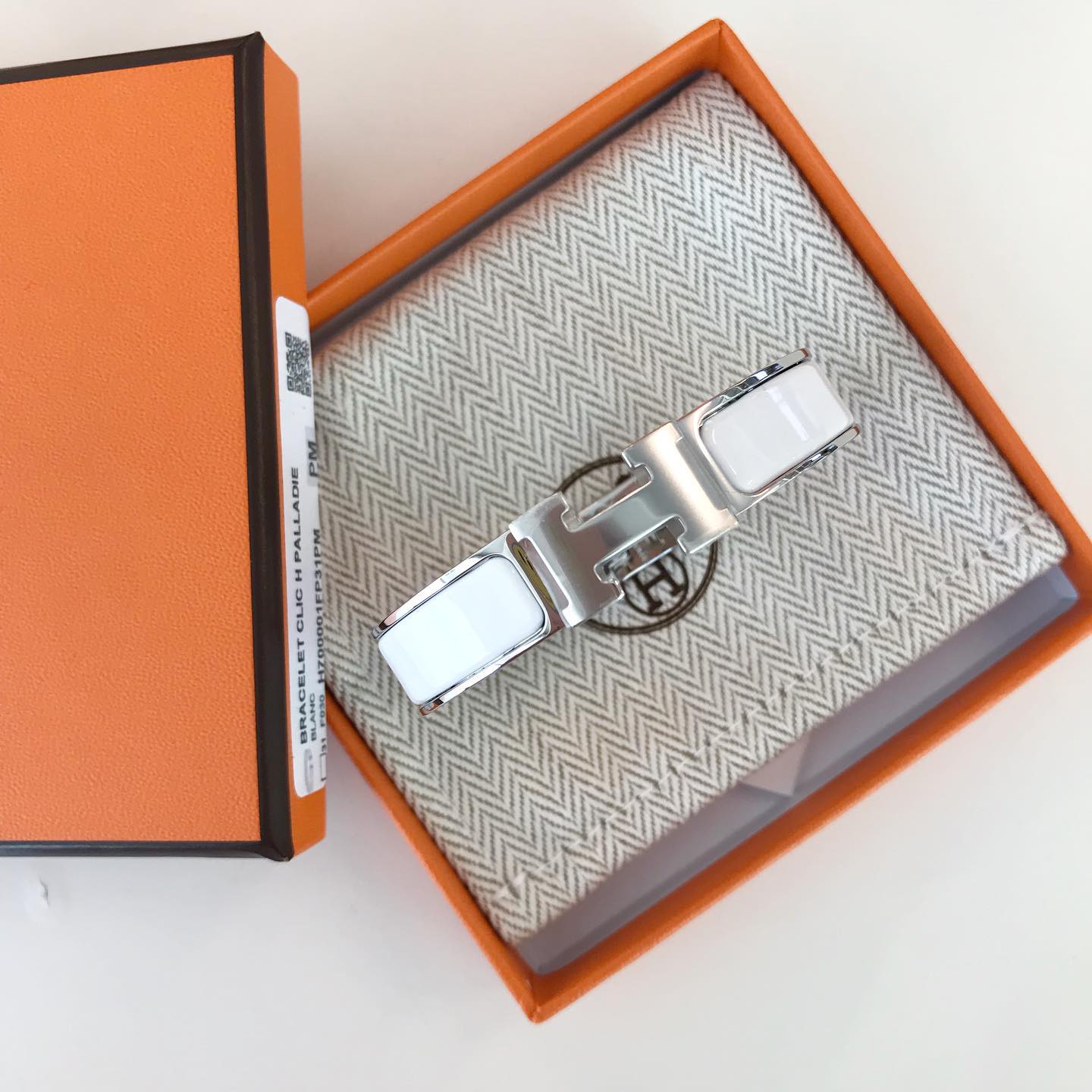 爱马仕Hermes/Clic HH手镯窄版时尚珐琅手镯 白色镀金 正品细节高清实拍图_3